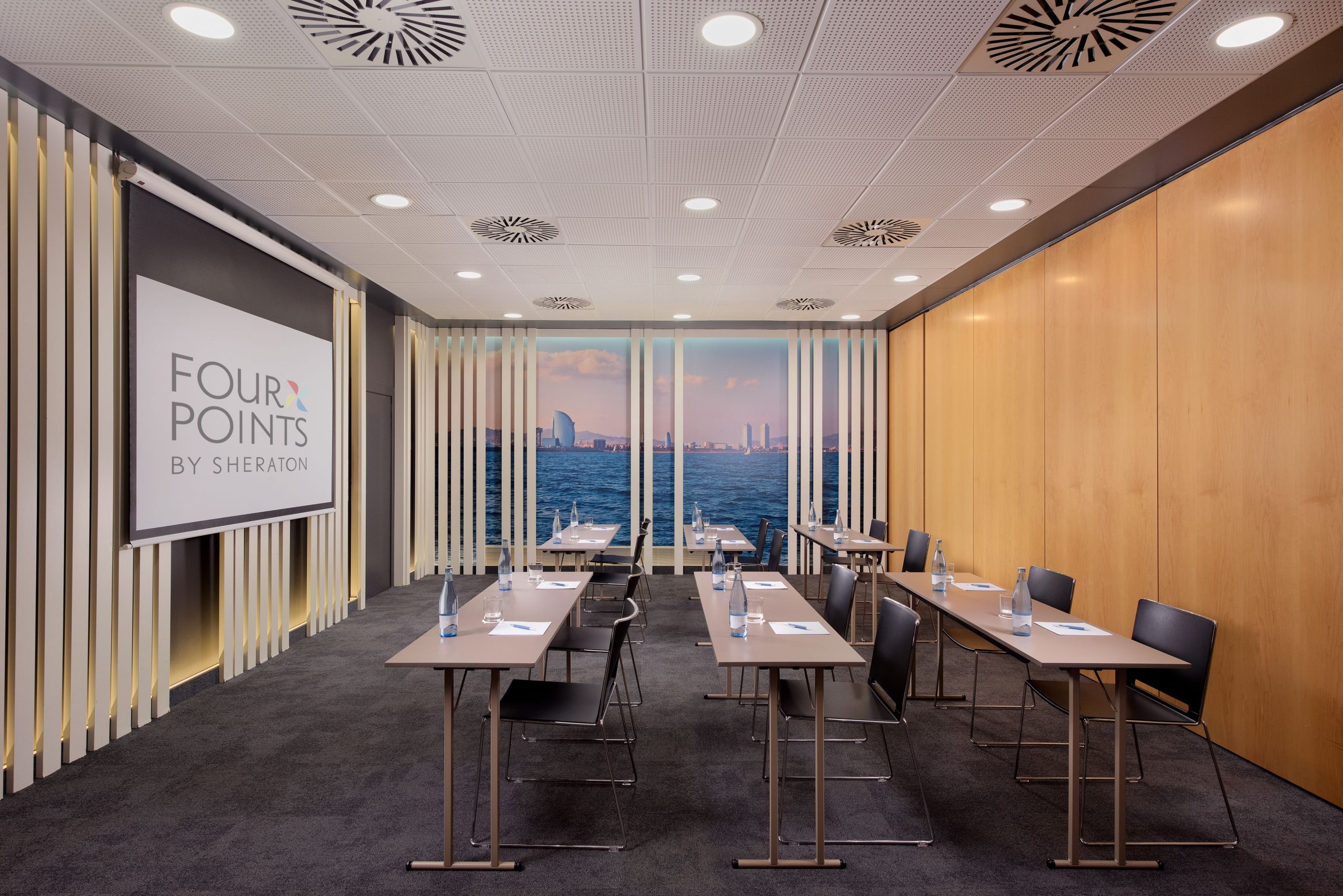 Sala Mar school con logo